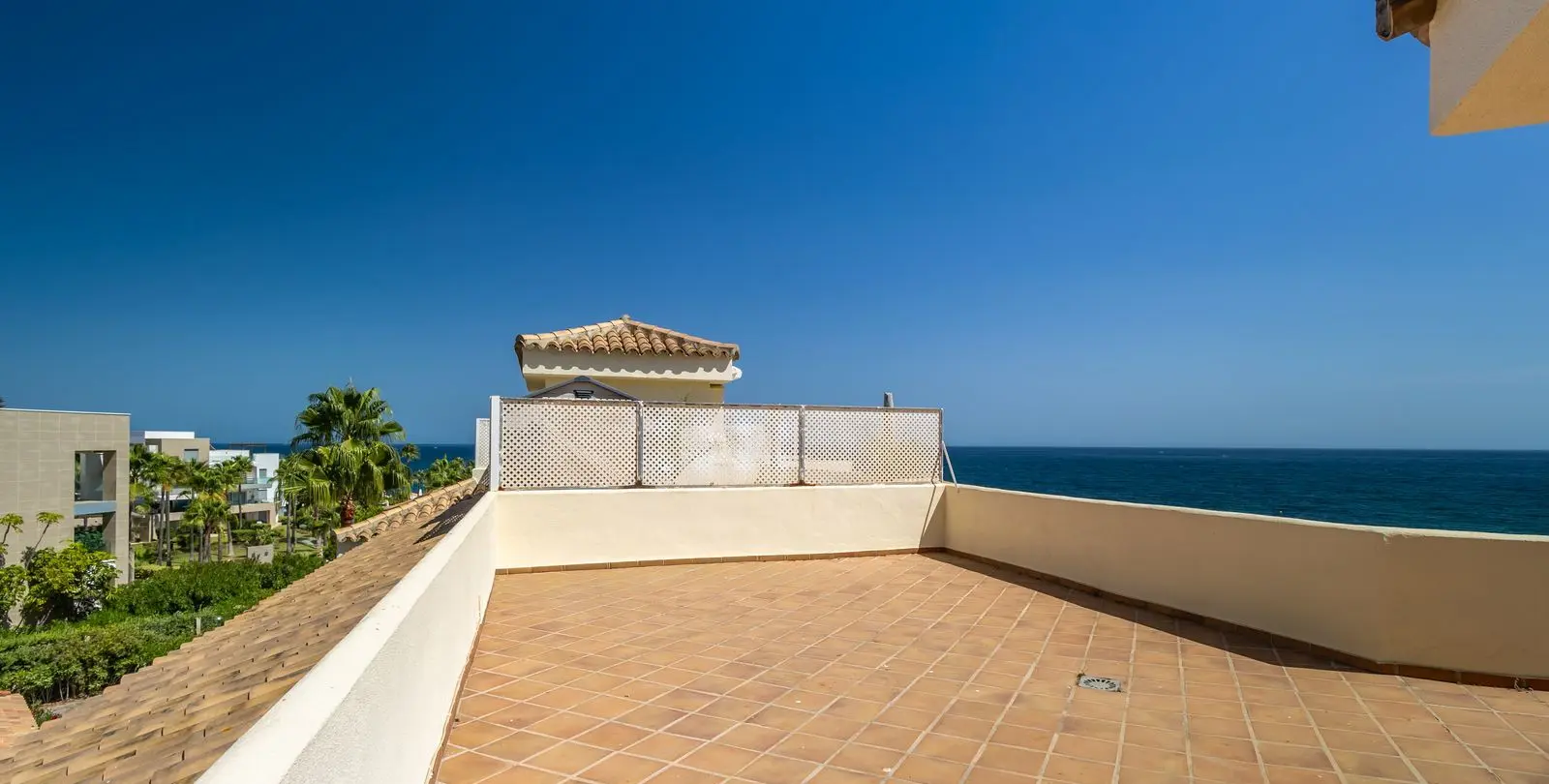 Sale of penthouse in Estepona 33
