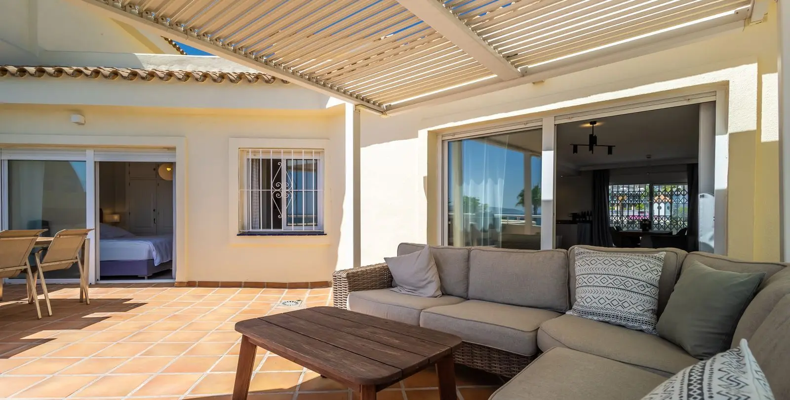 Sale of penthouse in Estepona 36