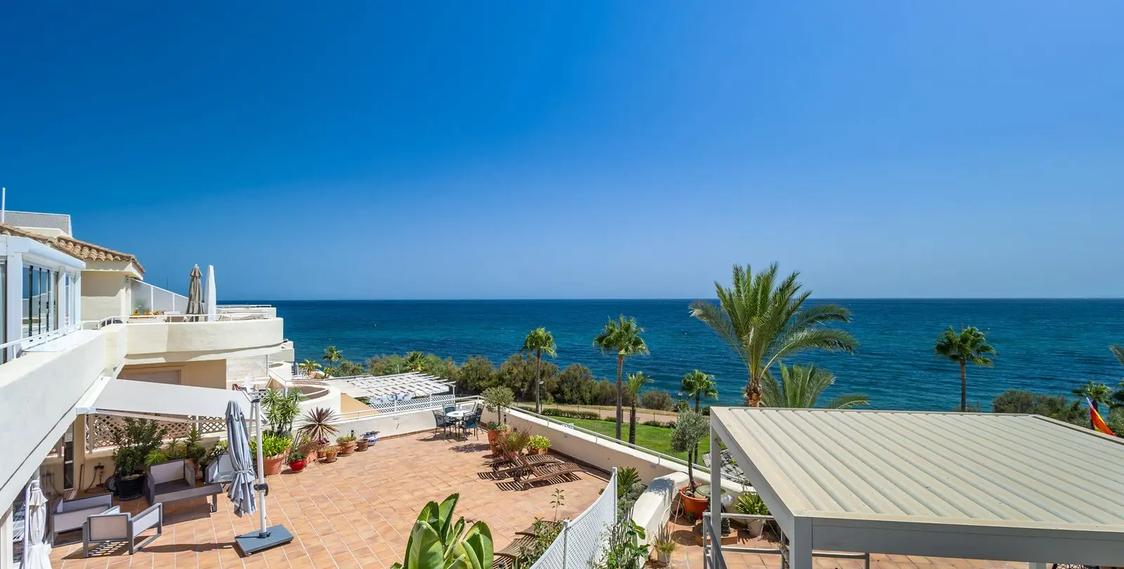 Sale of penthouse in Estepona 38