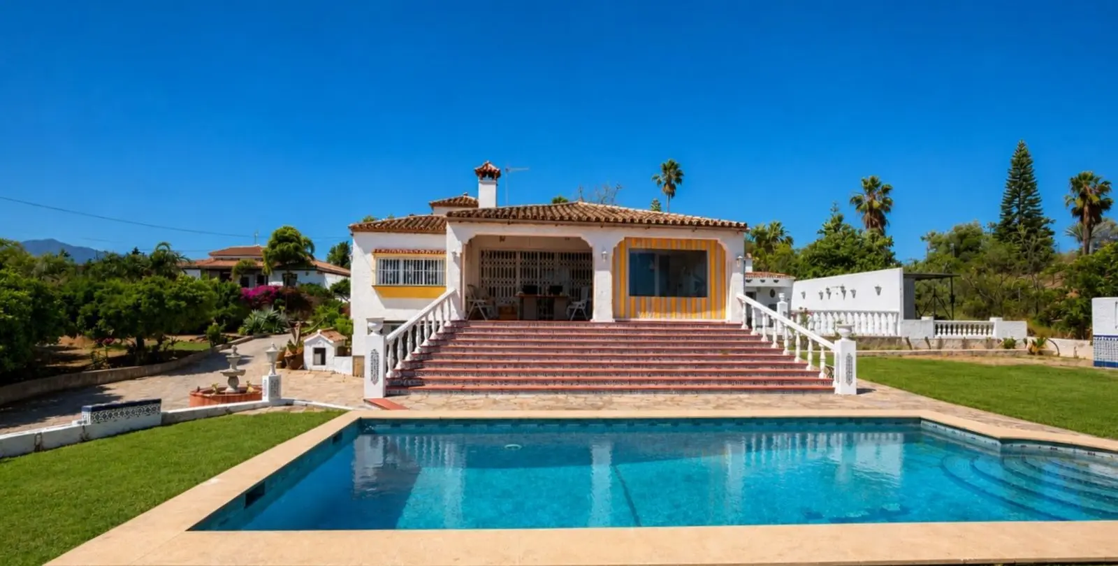 Venta de villa independiente en Estepona 1