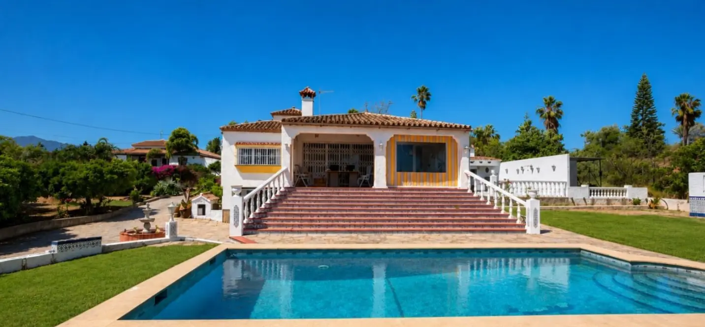 Venta de villa independiente en Estepona 0