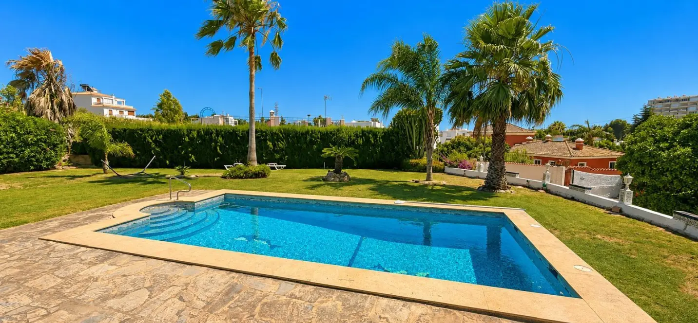 Venta de villa independiente en Estepona 2
