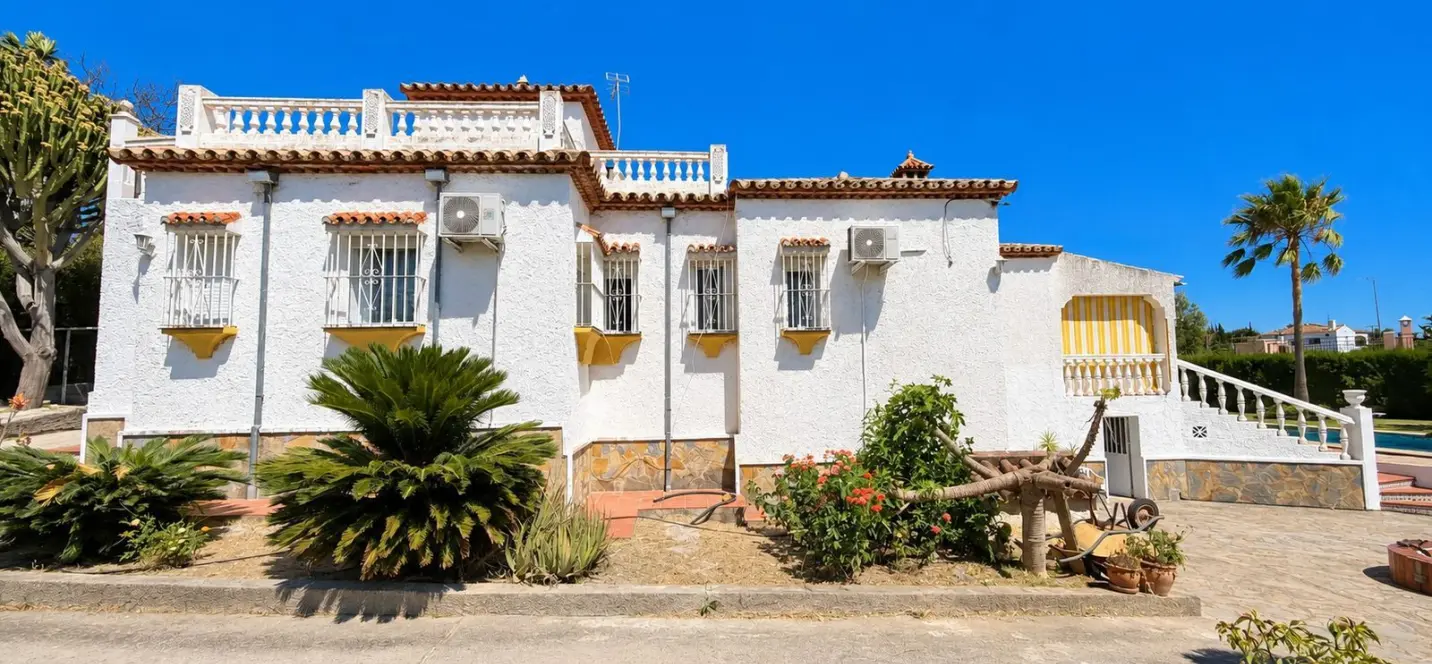 Venta de villa independiente en Estepona 3