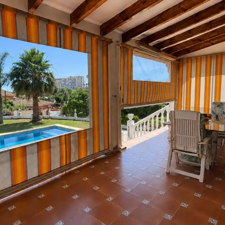 Venta de villa independiente en Estepona
