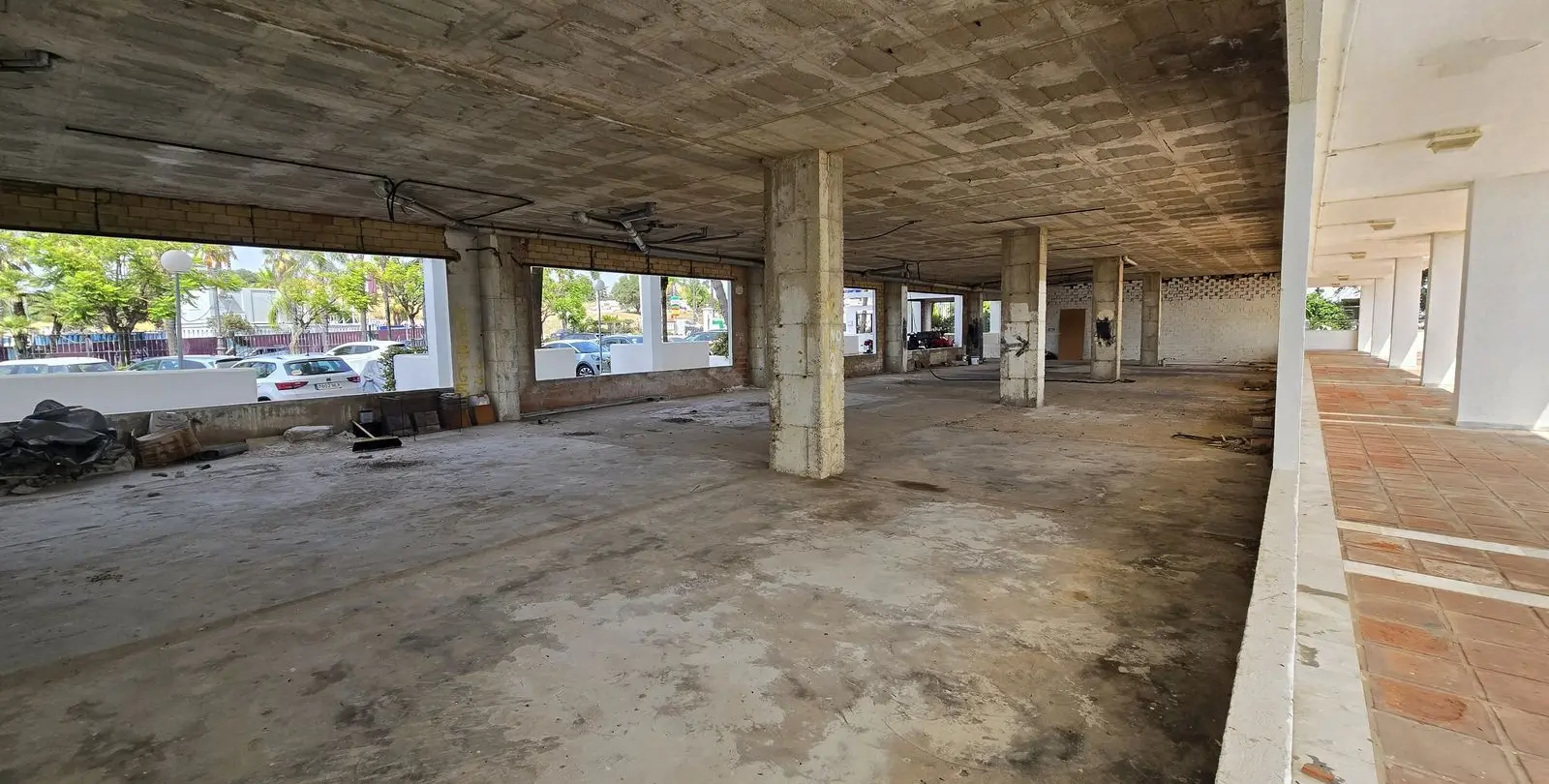 Venta de local comercial en Estepona 3