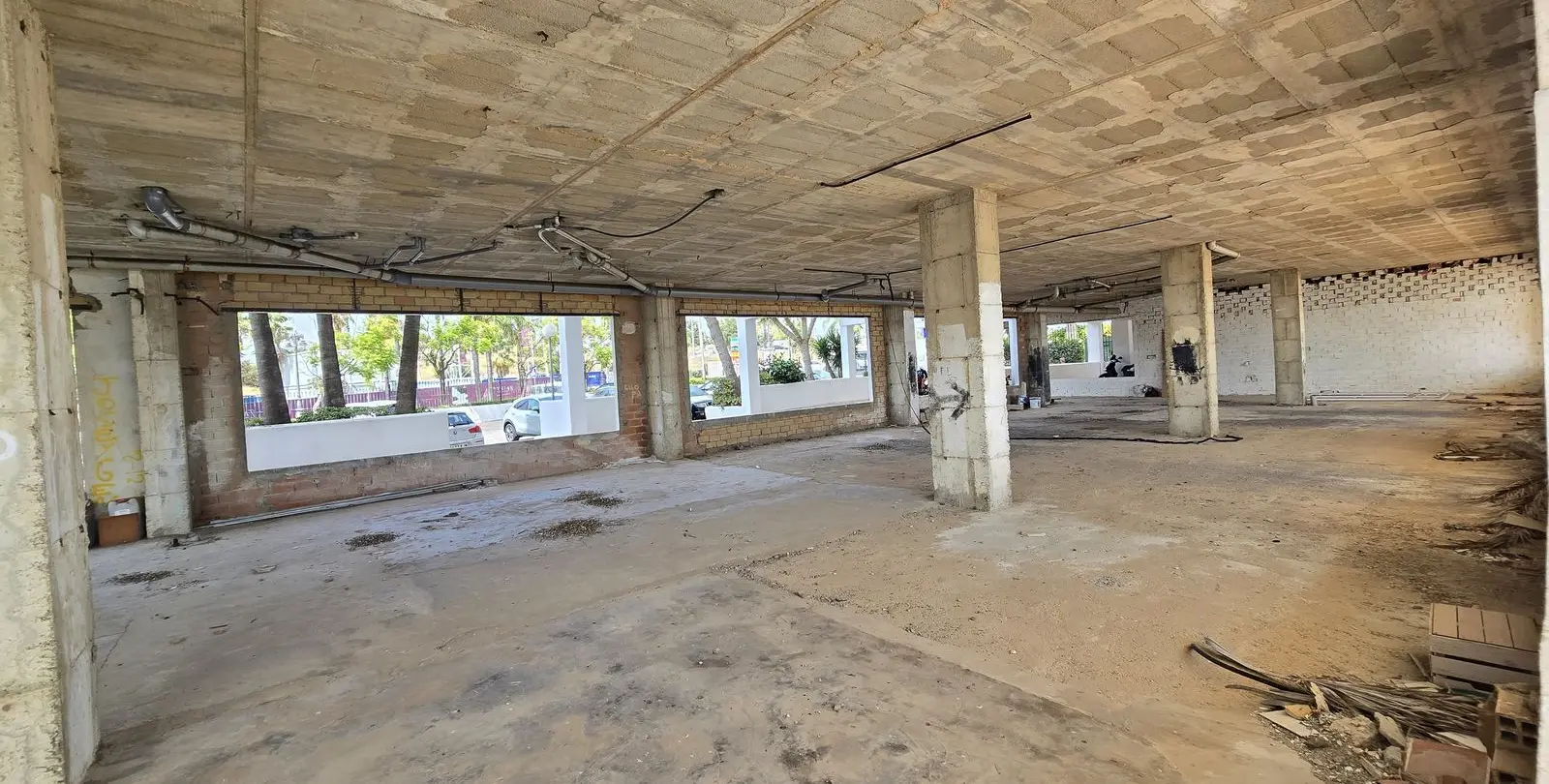 Venta de local comercial en Estepona 4