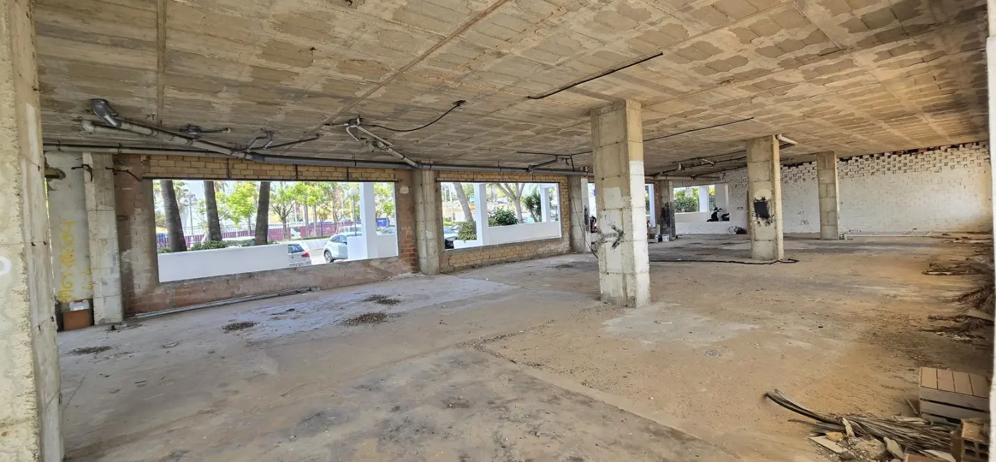 Venta de local comercial en Estepona 3