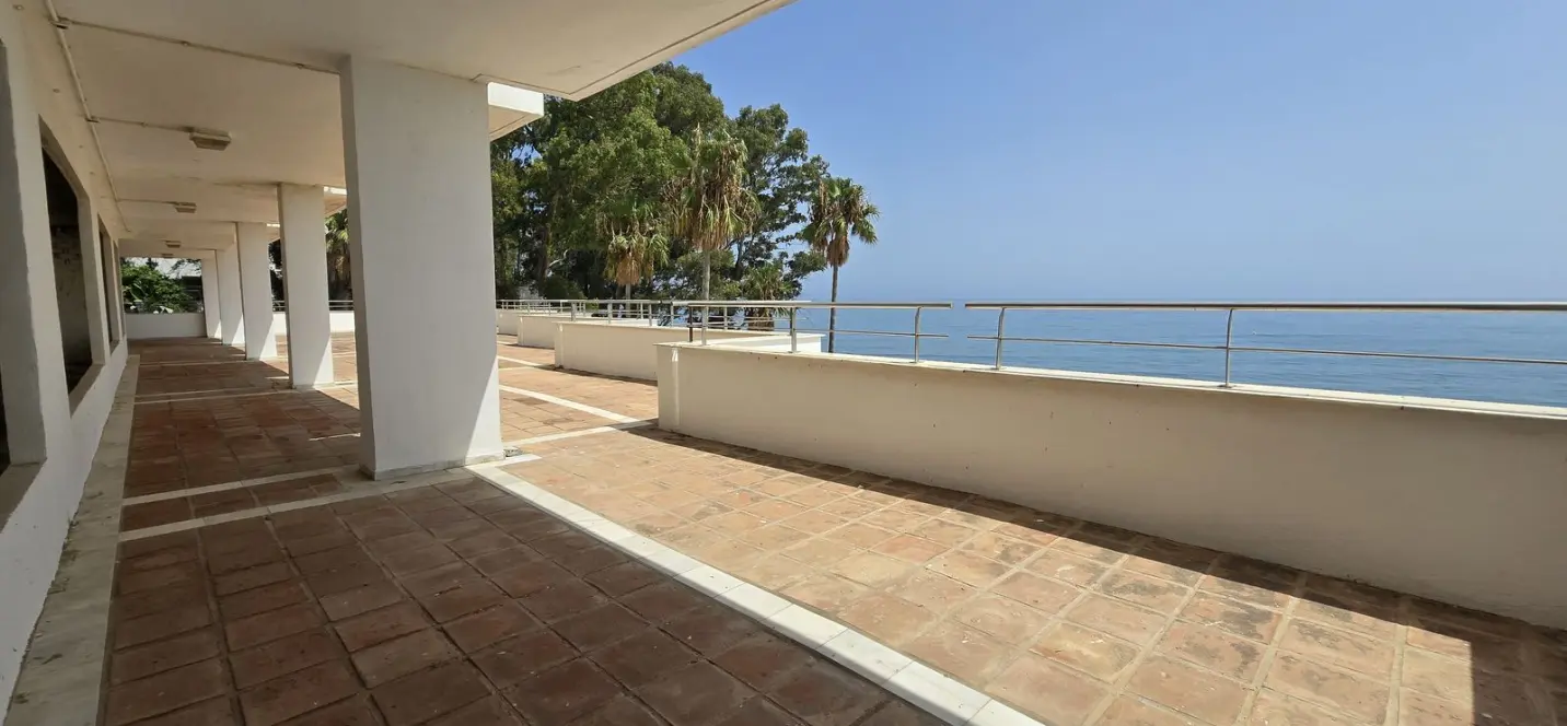 Venta de local comercial en Estepona 4
