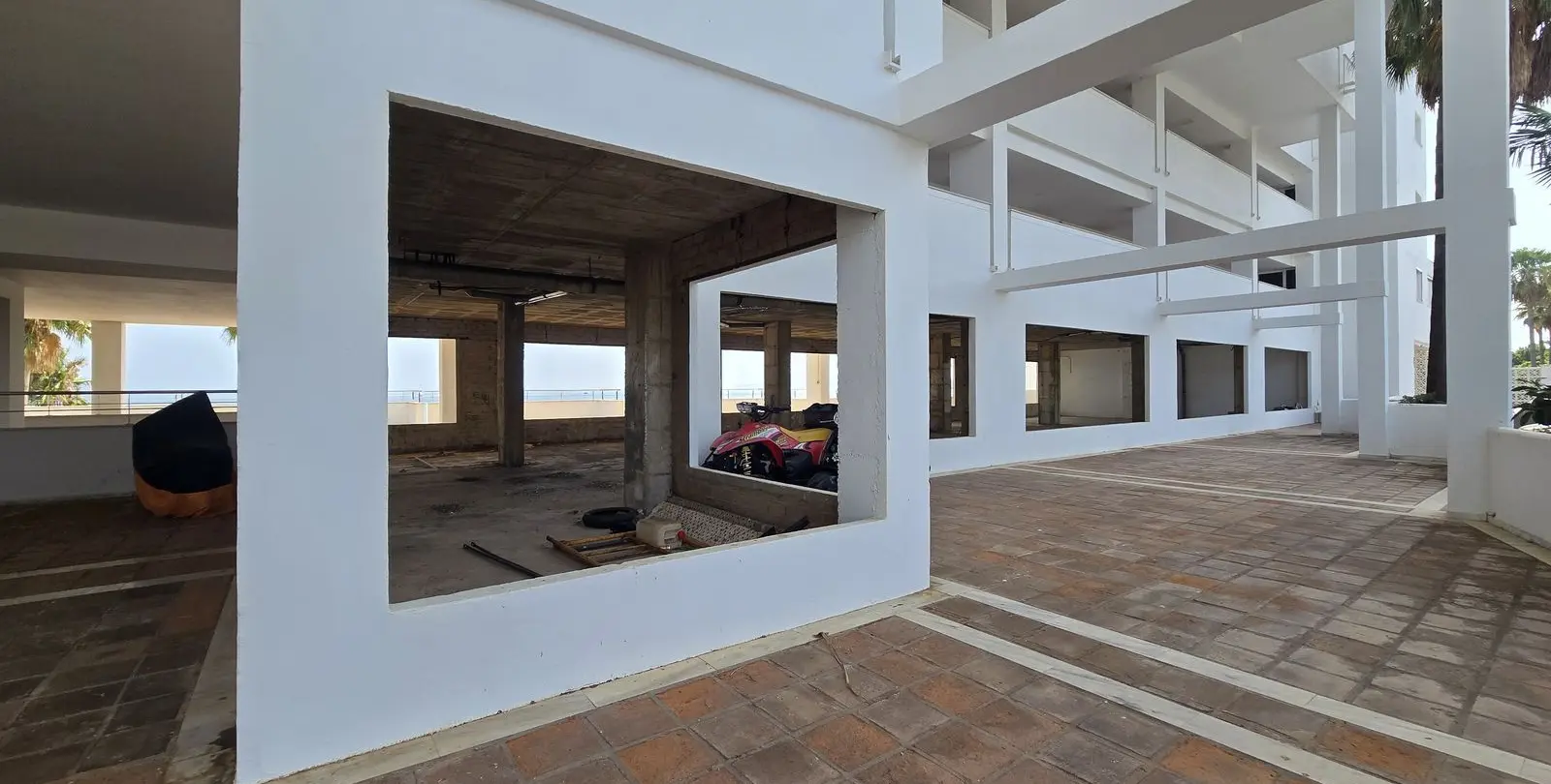 Venta de local comercial en Estepona 8
