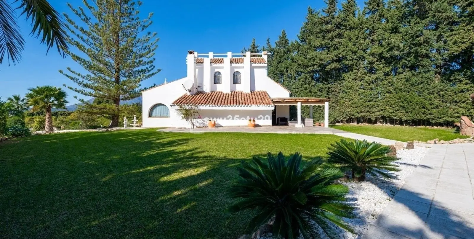 Продажа  жилого участка в Estepona 9