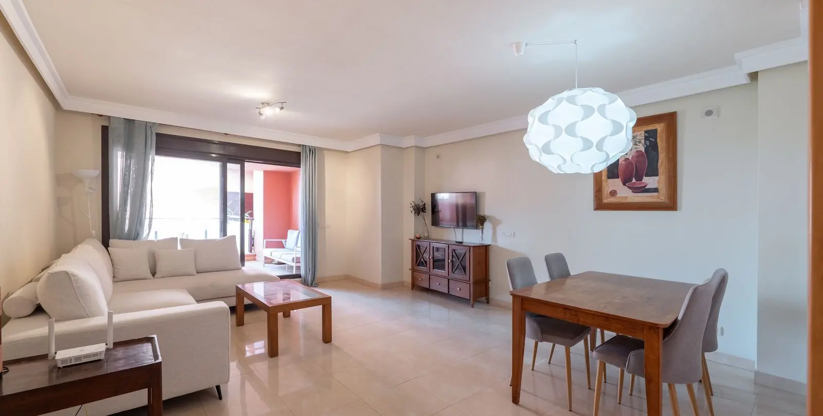 Venta de apartamento en planta media en New Golden Mile 4