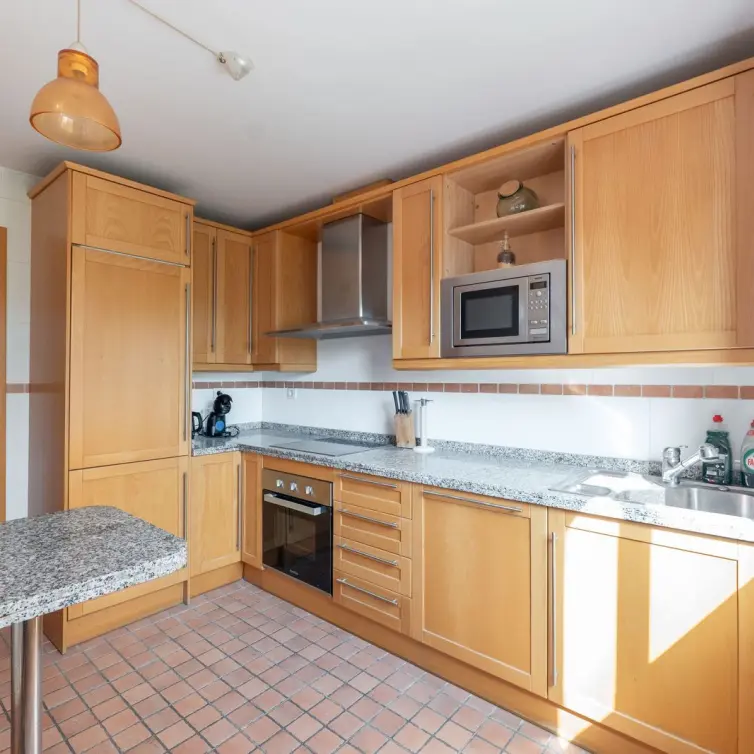 Venta de apartamento en planta media en New Golden Mile
