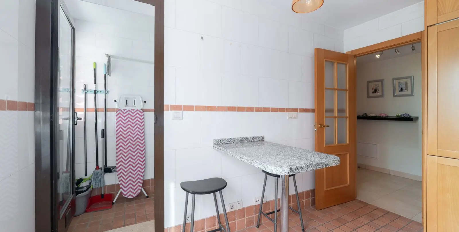Venta de apartamento en planta media en New Golden Mile 7