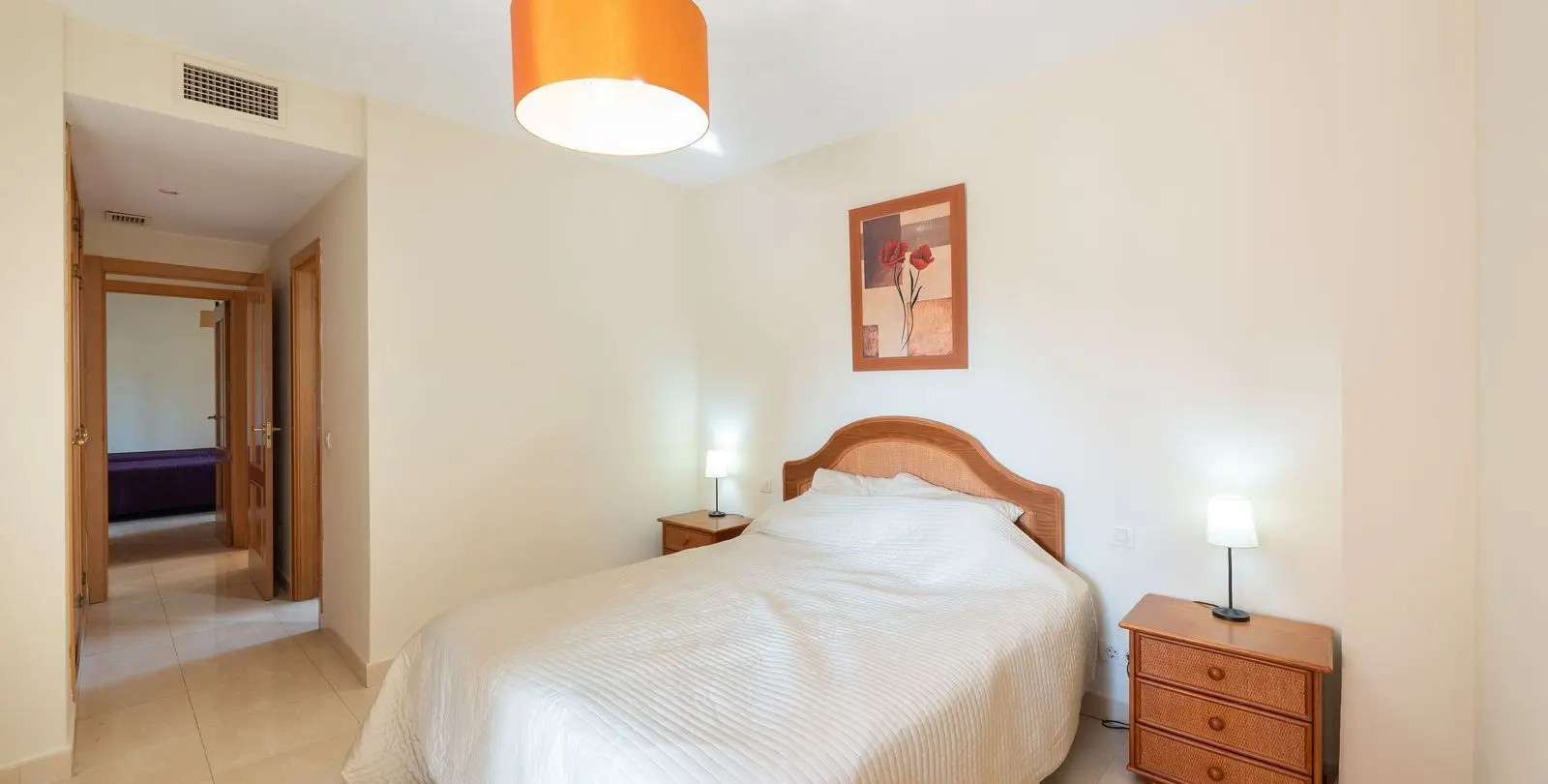 Venta de apartamento en planta media en New Golden Mile 11