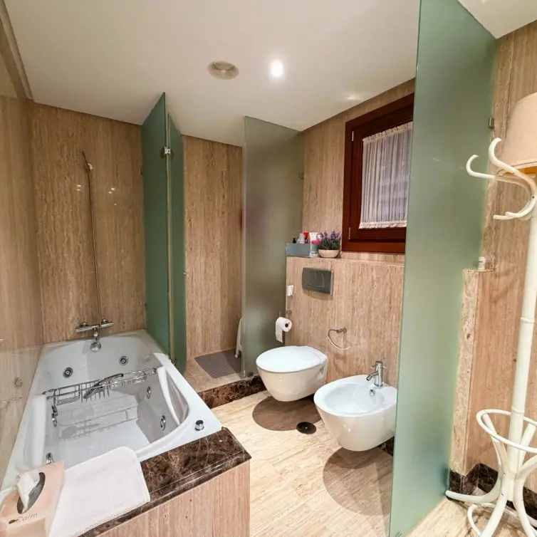 Venta de apartamento en planta media en New Golden Mile