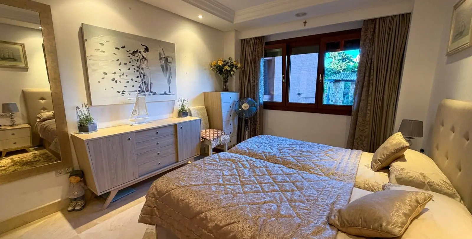Venta de apartamento en planta media en New Golden Mile 9