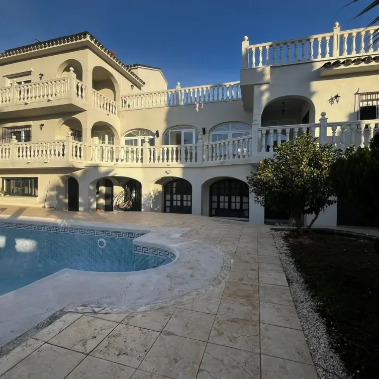 Venta de villa independiente en Las Farolas