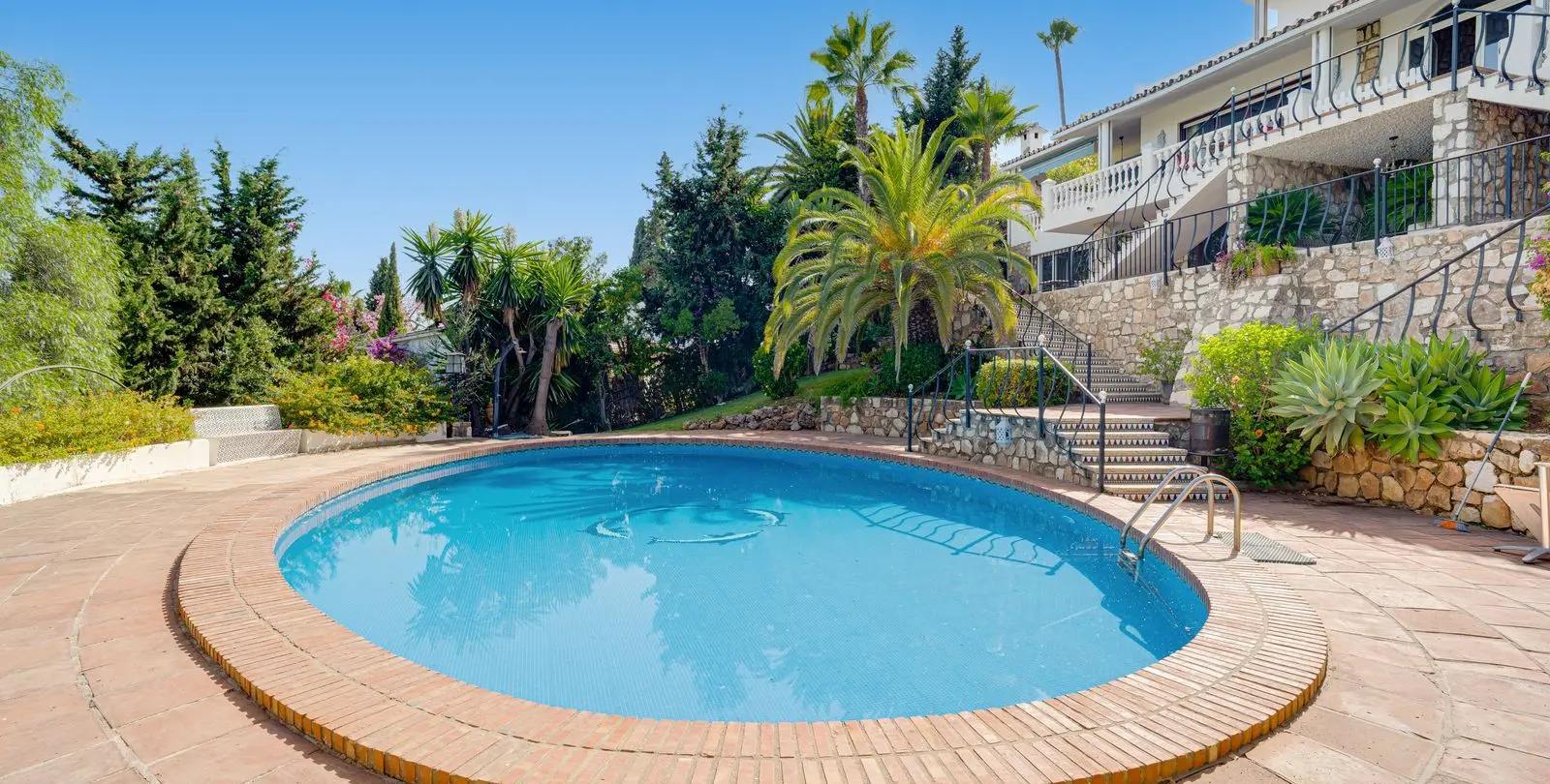 Продажа  отдельно стоящей виллы в Mijas 28