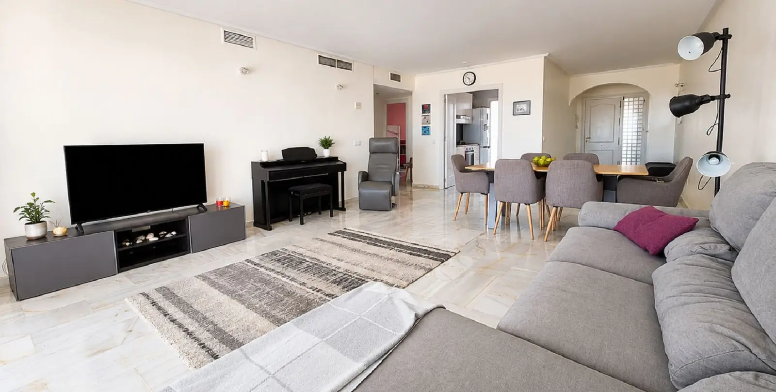 Venta de apartamento en planta media en Bel Air 4