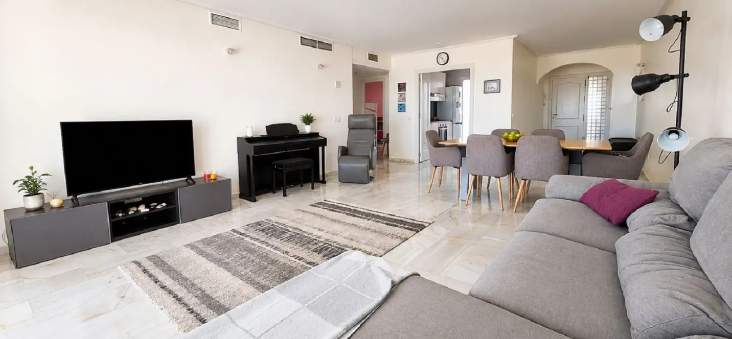 Sale of middle floor apartment in Bel Air 3