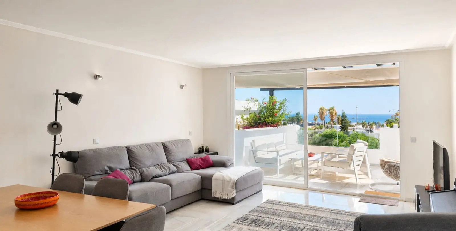 Venta de apartamento en planta media en Bel Air 6