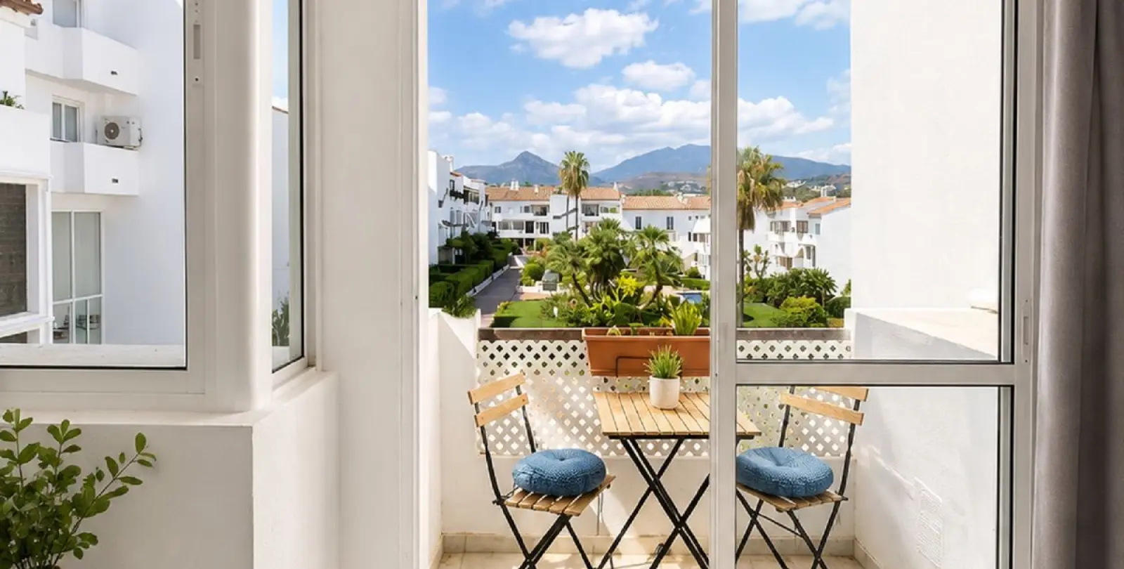 Venta de apartamento en planta media en Bel Air 12