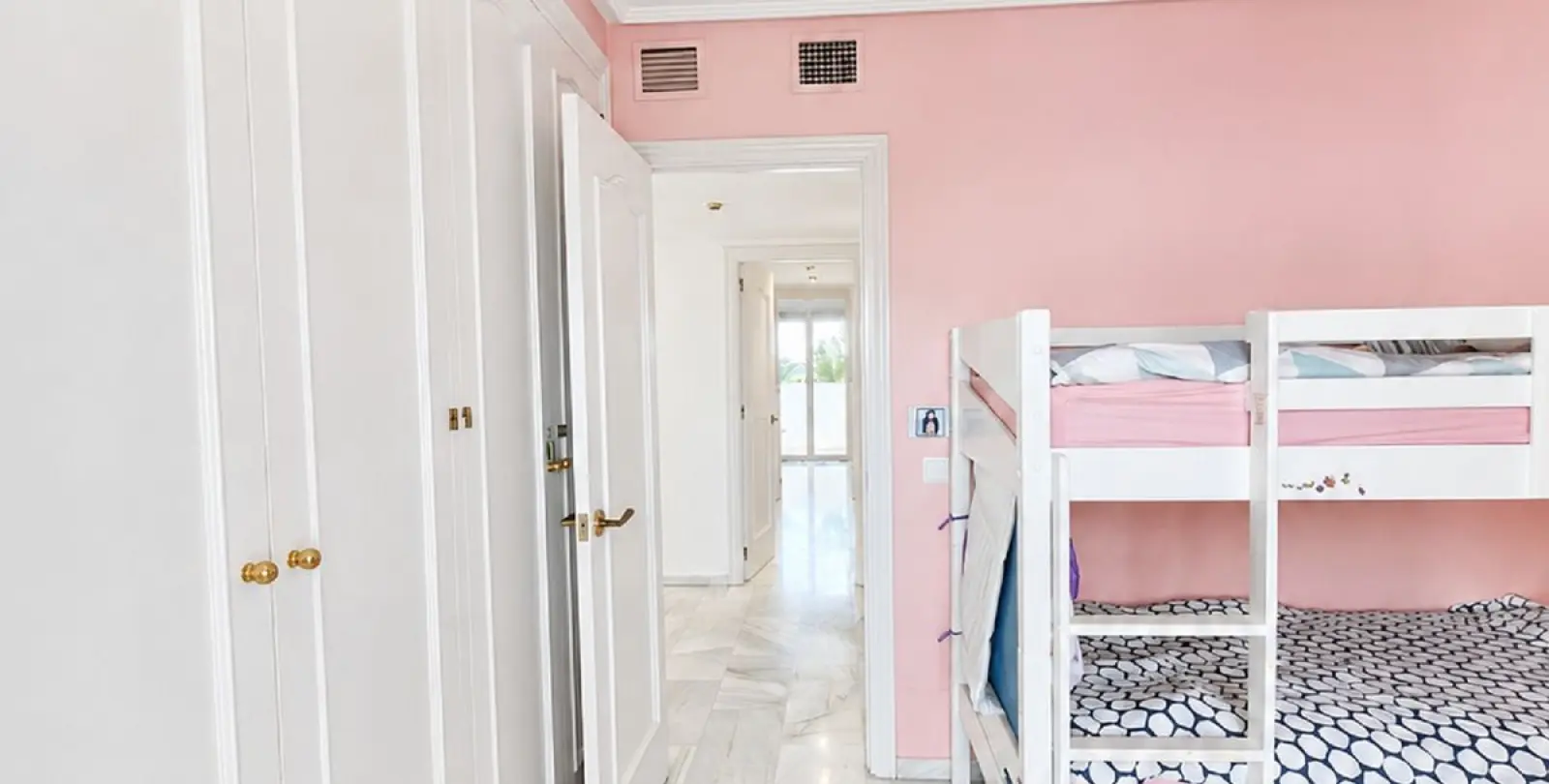 Venta de apartamento en planta media en Bel Air 16