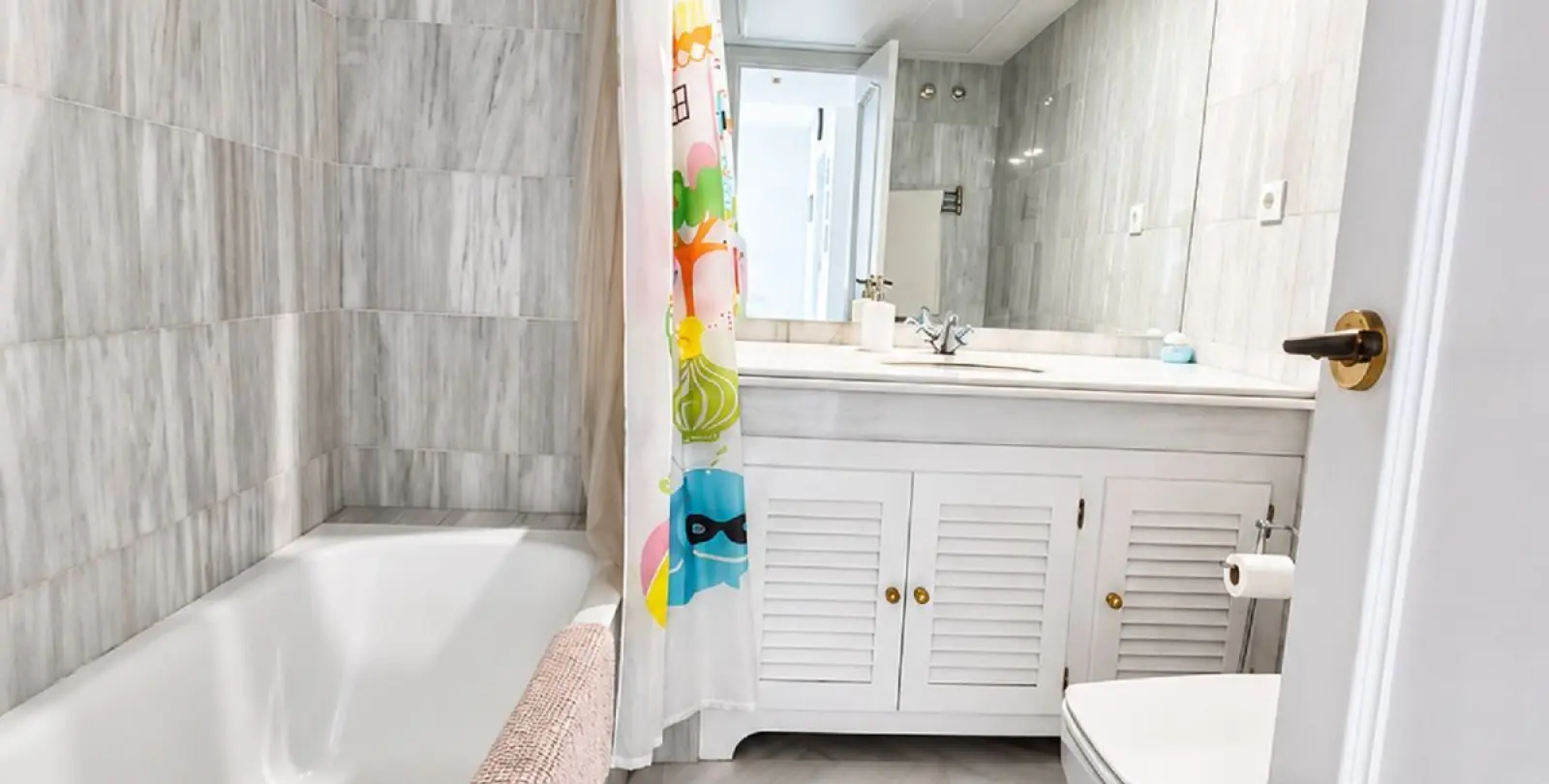 Venta de apartamento en planta media en Bel Air 18
