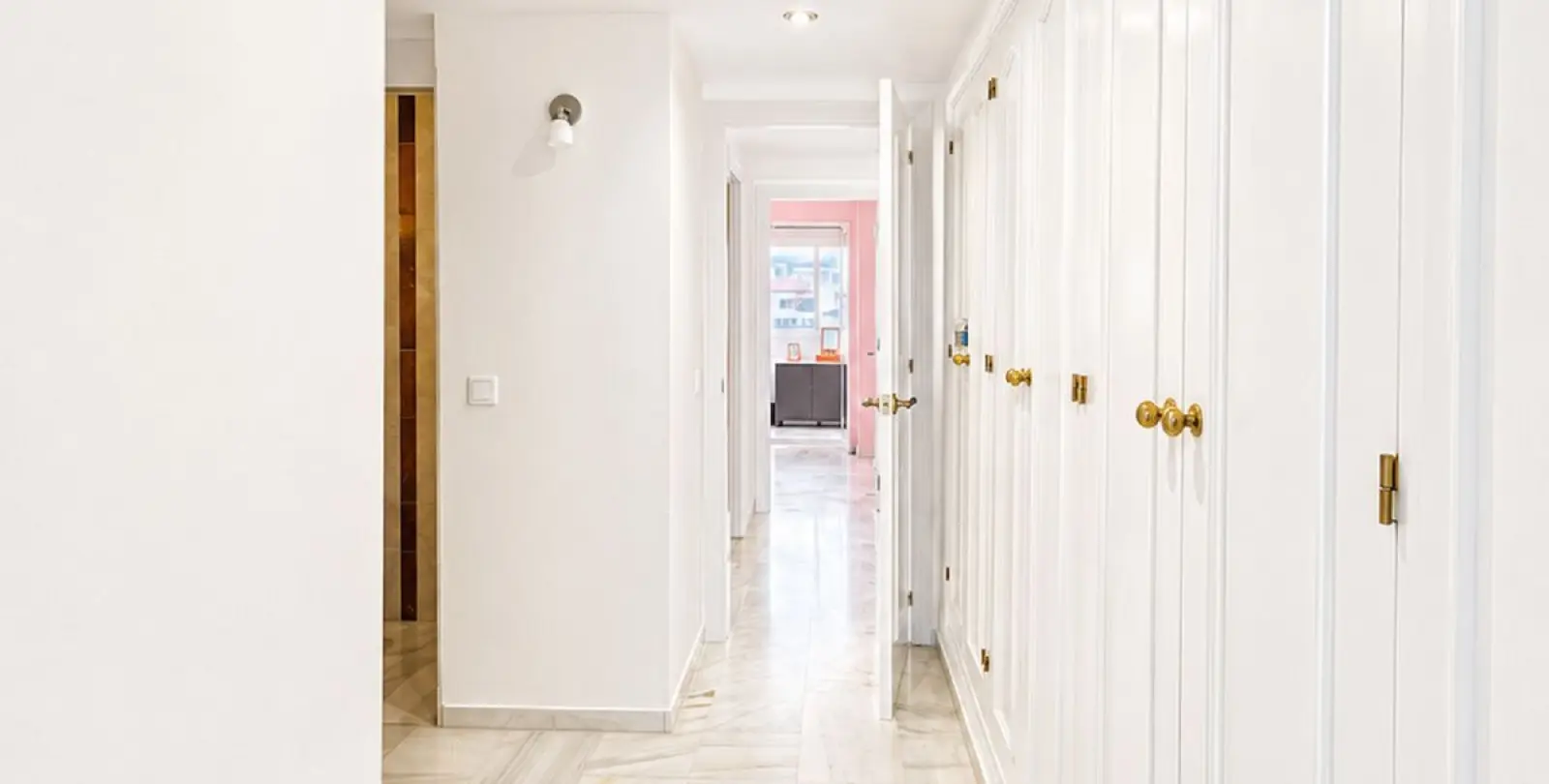 Venta de apartamento en planta media en Bel Air 19