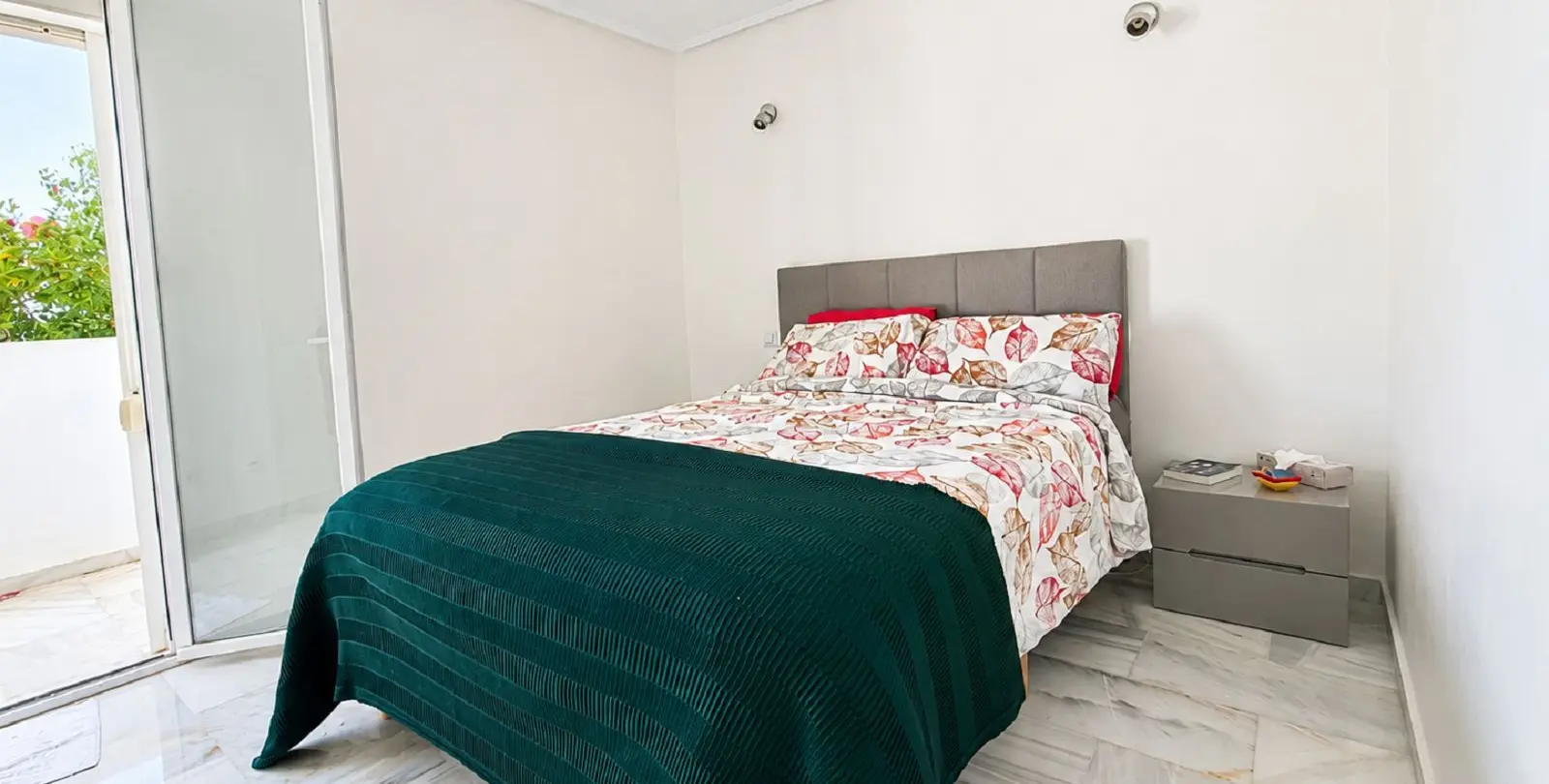 Venta de apartamento en planta media en Bel Air 20