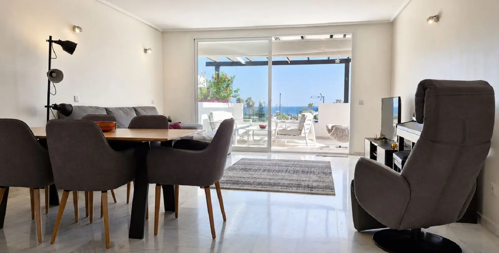 Venta de apartamento en planta media en Bel Air 25