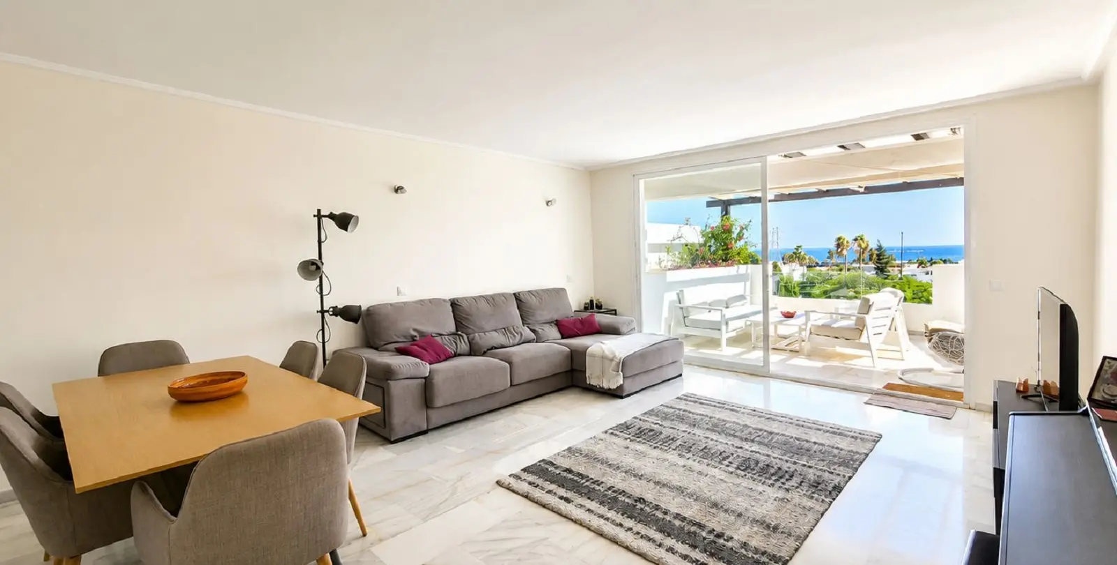 Venta de apartamento en planta media en Bel Air 26