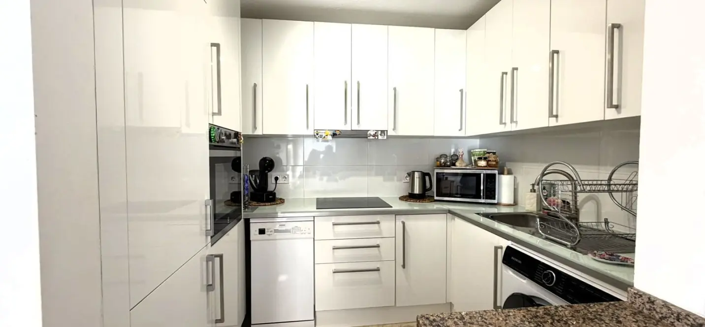 Sale of ground floor apartment in El Paraiso 2