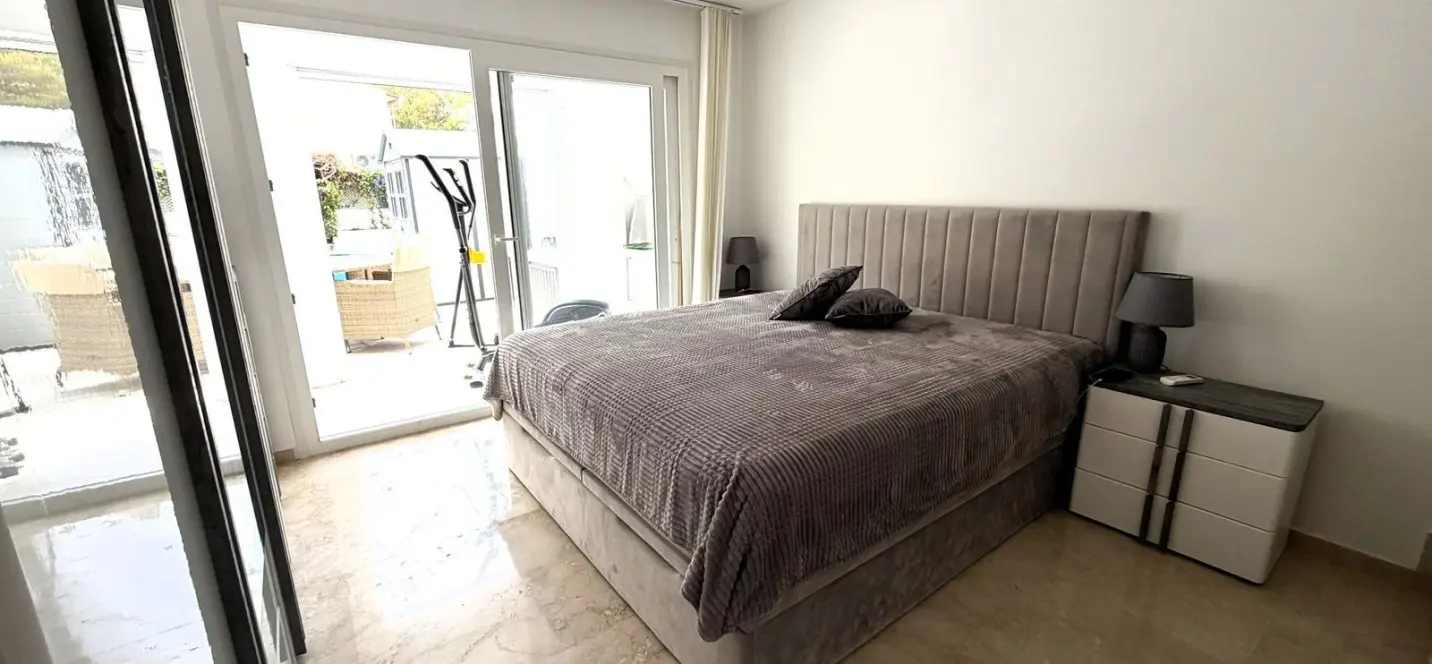 Sale of ground floor apartment in El Paraiso 3