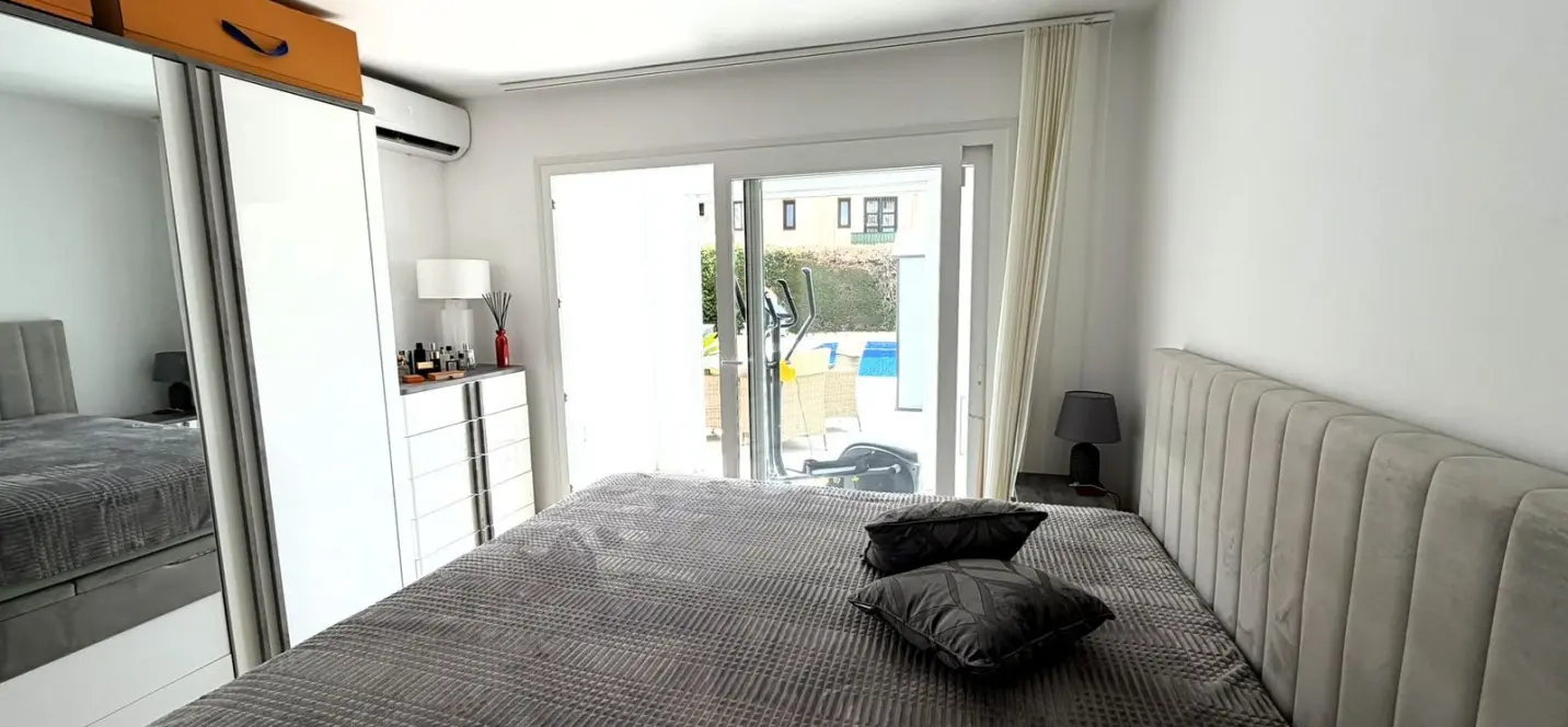 Sale of ground floor apartment in El Paraiso 4