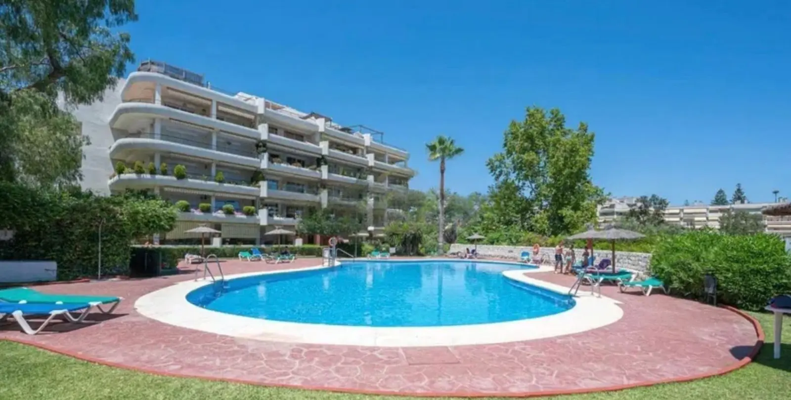 Sale of middle floor apartment in Guadalmina Alta 1