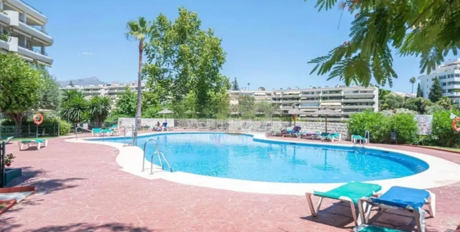 Sale of middle floor apartment in Guadalmina Alta 2