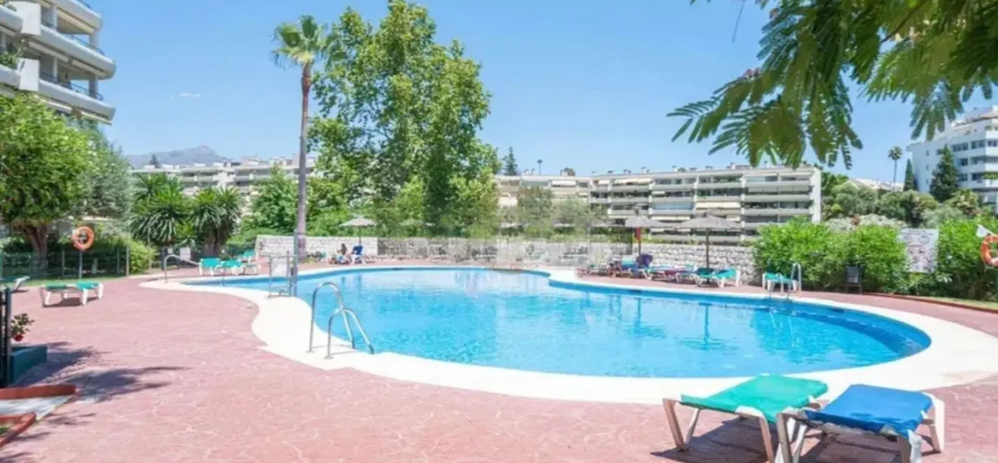 Sale of middle floor apartment in Guadalmina Alta 1