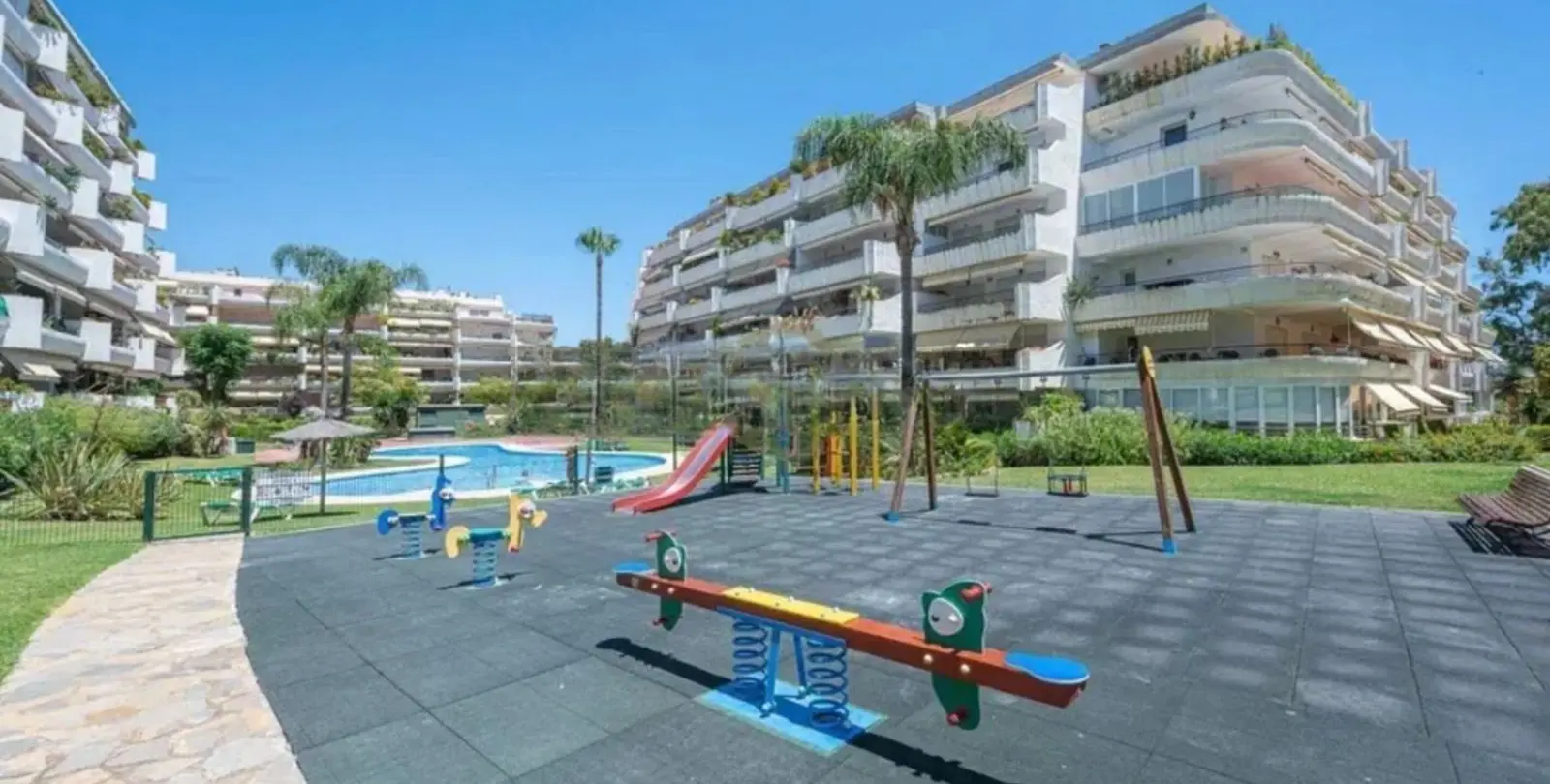 Sale of middle floor apartment in Guadalmina Alta 16