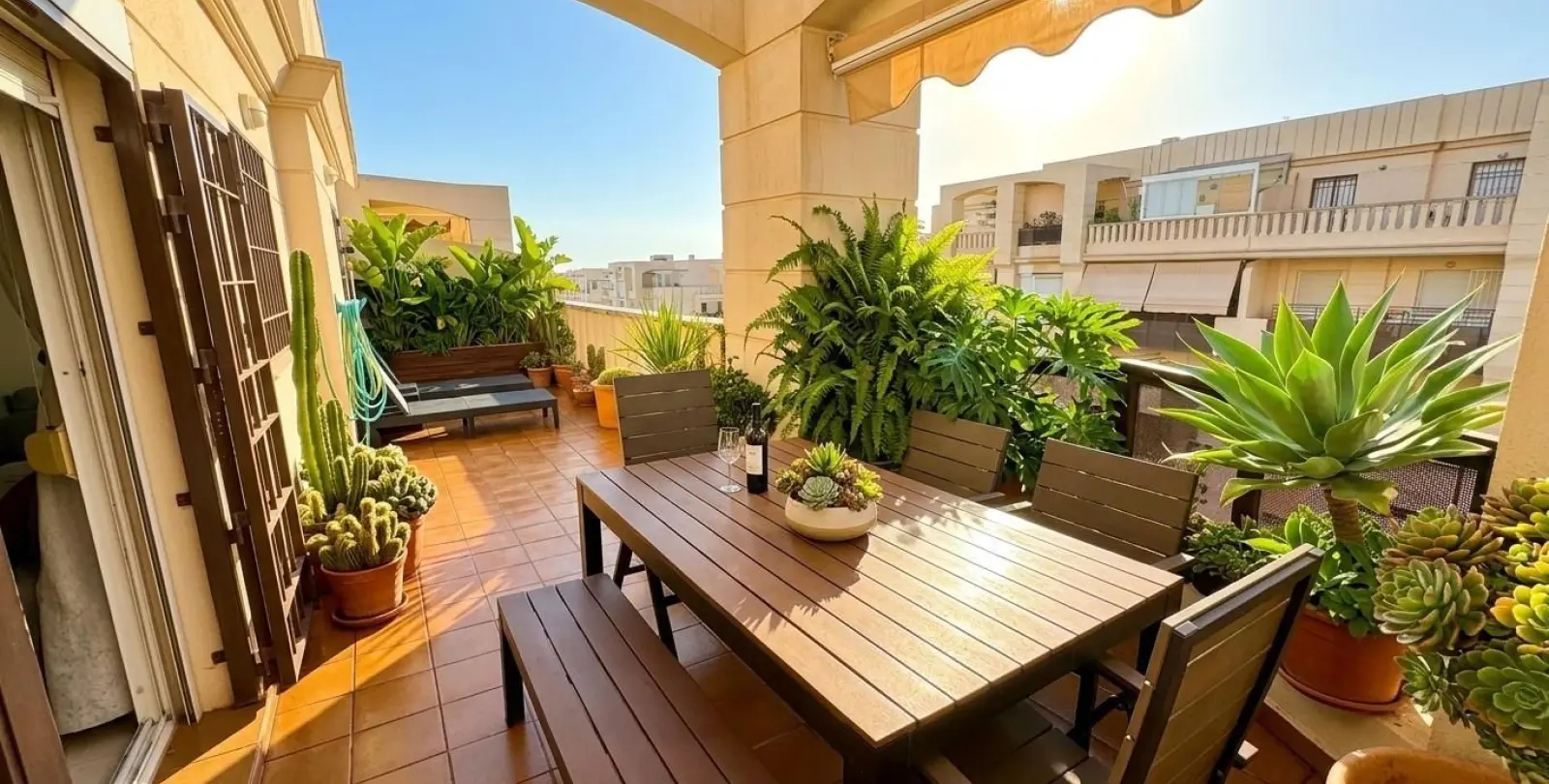 Sale of penthouse in Teatinos 1