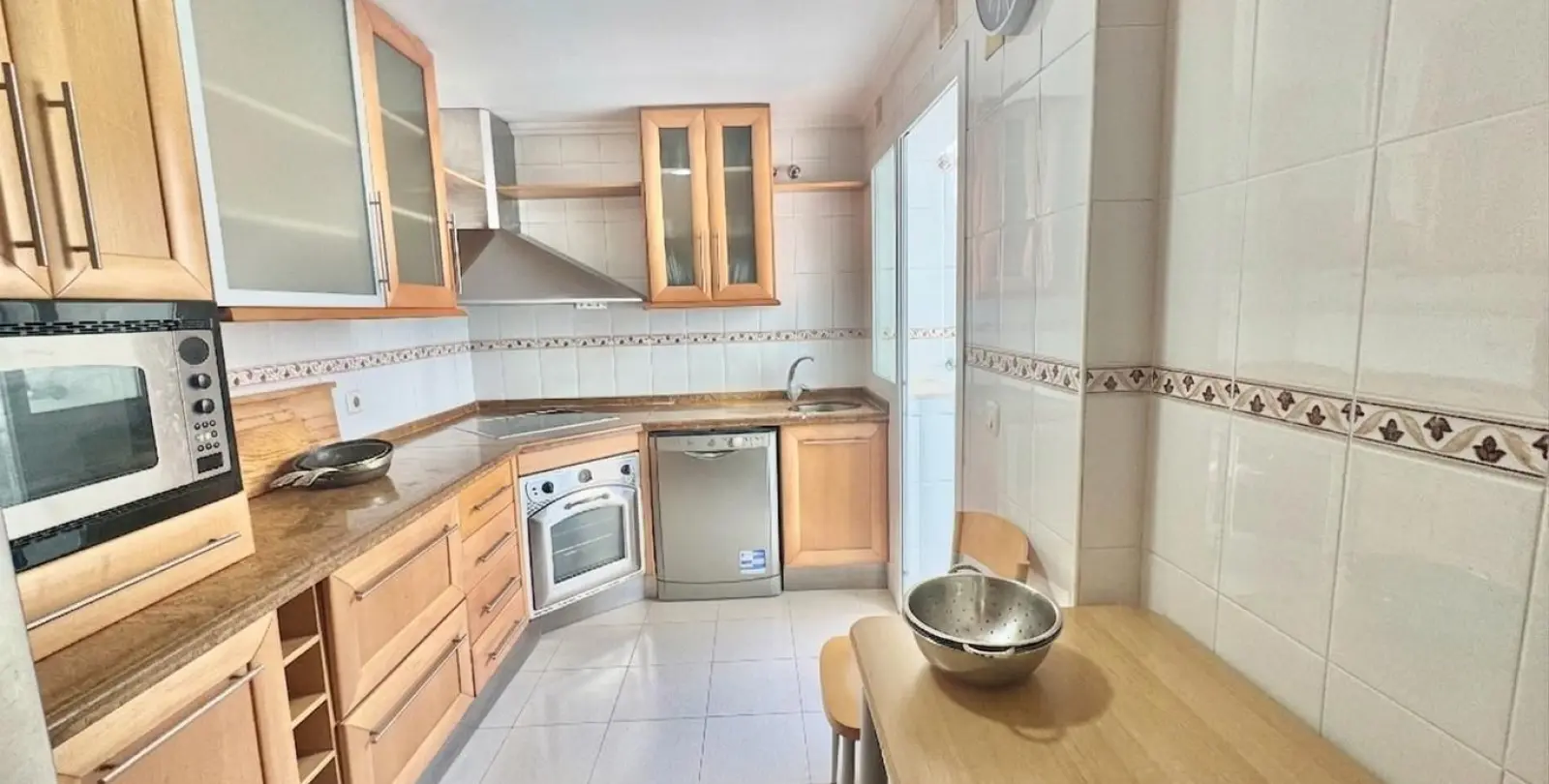 Sale of penthouse in Teatinos 8