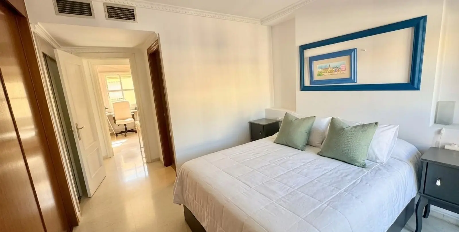 Sale of penthouse in Teatinos 13