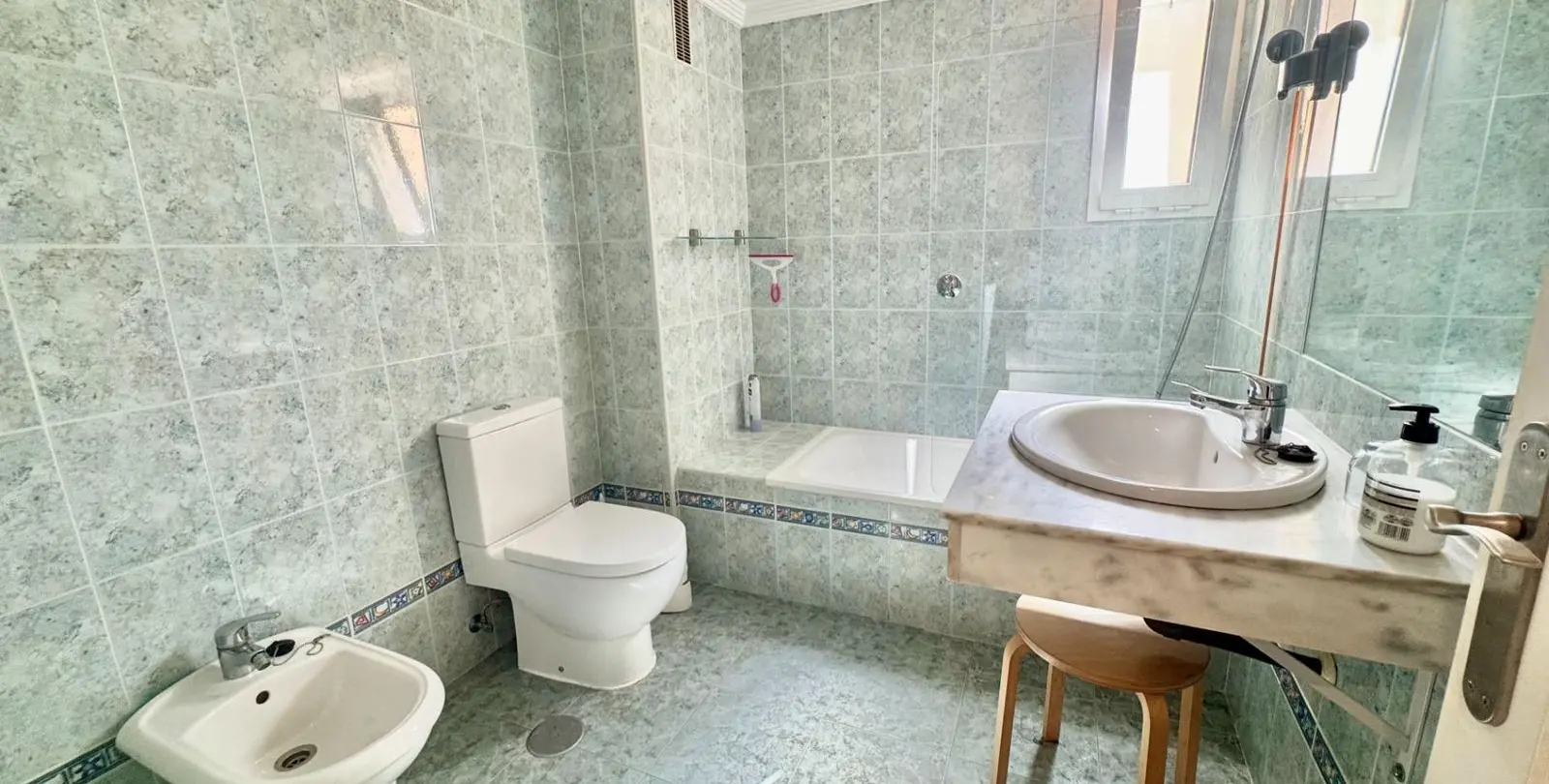 Sale of penthouse in Teatinos 17