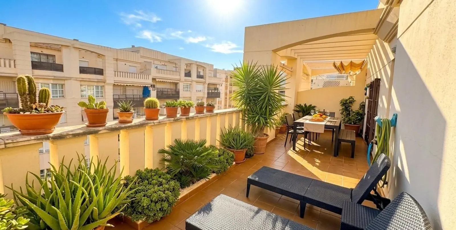 Sale of penthouse in Teatinos 18