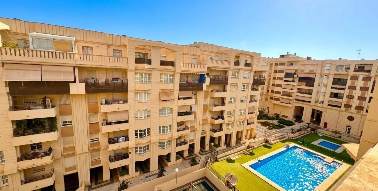 Sale of penthouse in Teatinos 19
