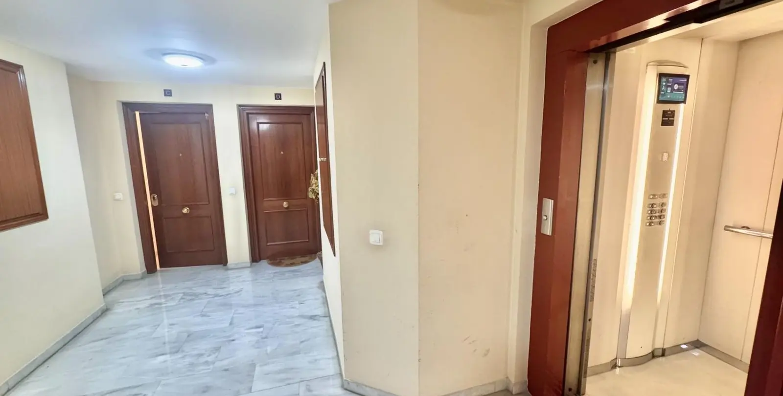 Sale of penthouse in Teatinos 22