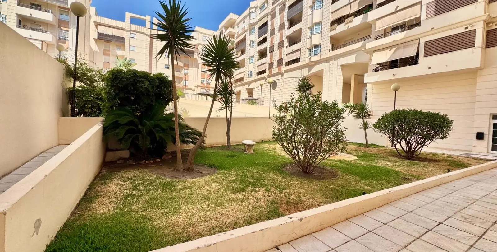 Sale of penthouse in Teatinos 25