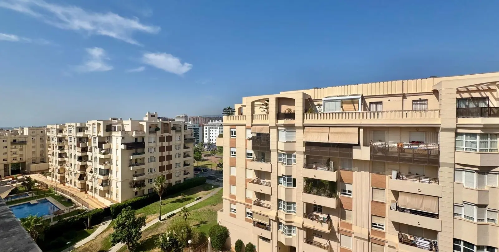 Sale of penthouse in Teatinos 29