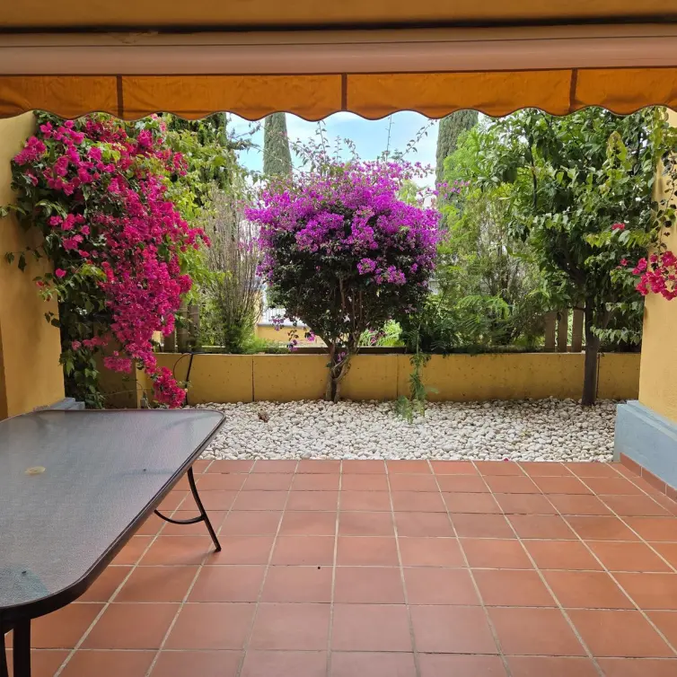 Продажа апартаментов на первом этаже в Bahía de Marbella