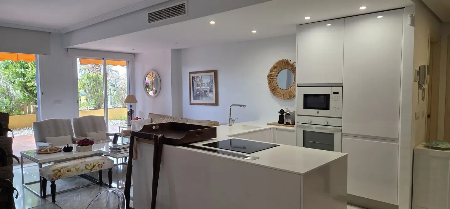 Sale of ground floor apartment in Bahía de Marbella 4